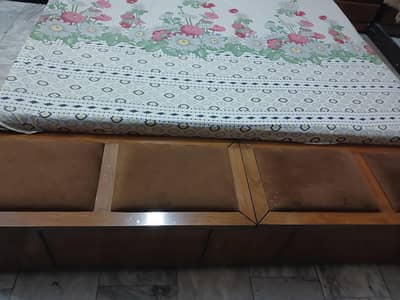 Austrailian wood  bed set