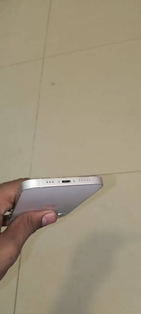 Apple iPhone 12 3