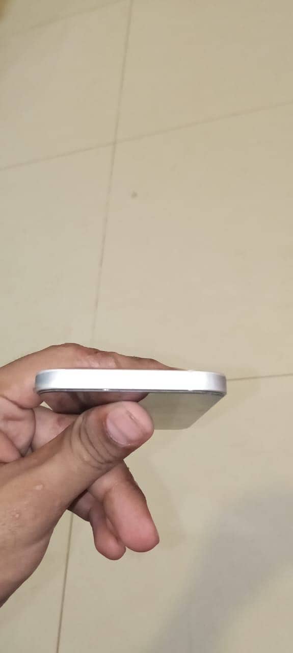 Apple iPhone 12 6