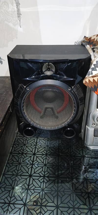 LG Speakers System pair for home 8" inches