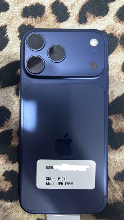 Apple iPhone 17 Pro Max 1 tb box open 1 cycle