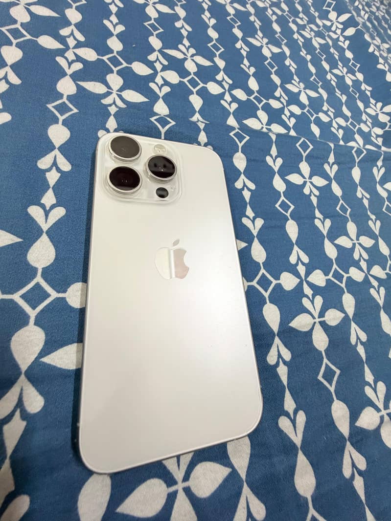 iPhone 15 pro 3