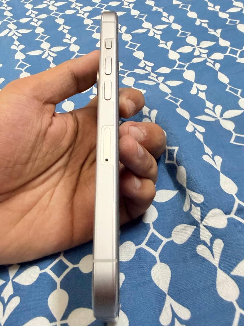 iPhone 15 pro 4