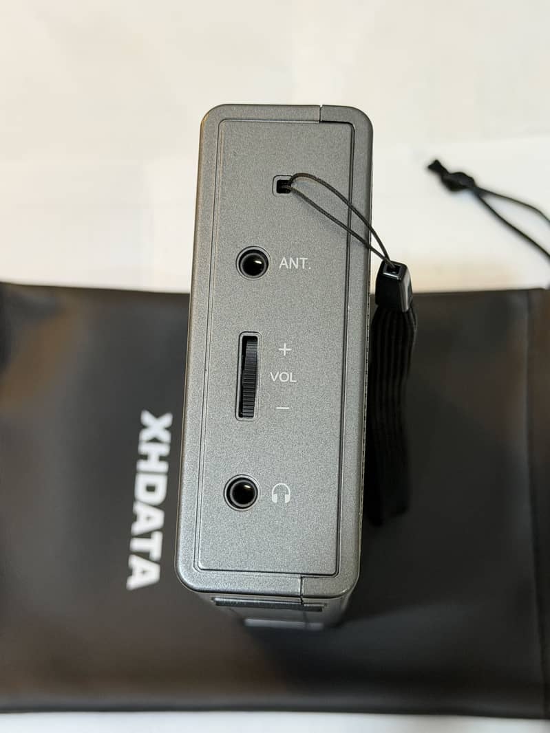 XHDATA D808 6