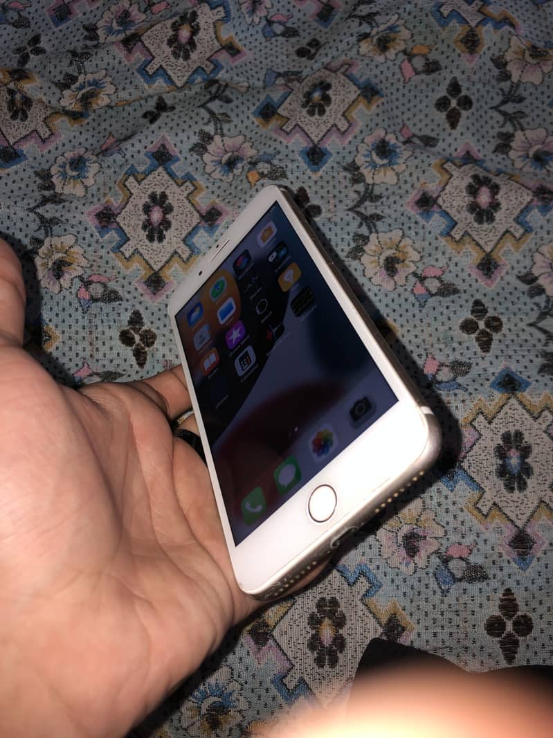 Apple iPhone 7 Plus 1