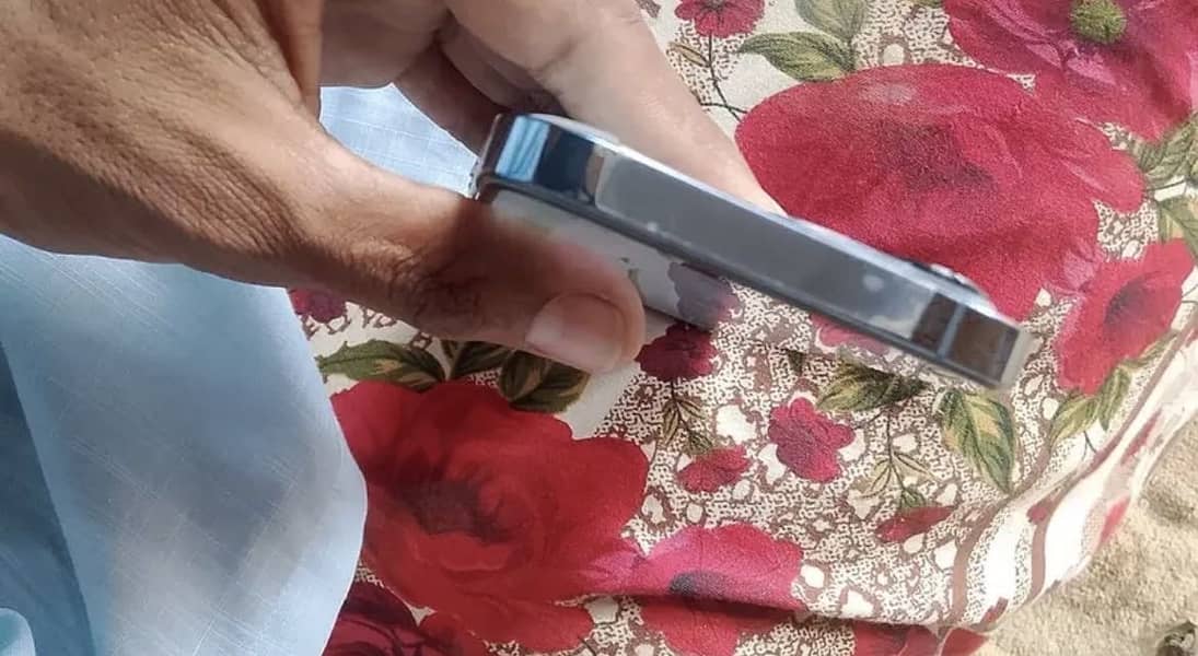 Apple iPhone 13 Pro 4