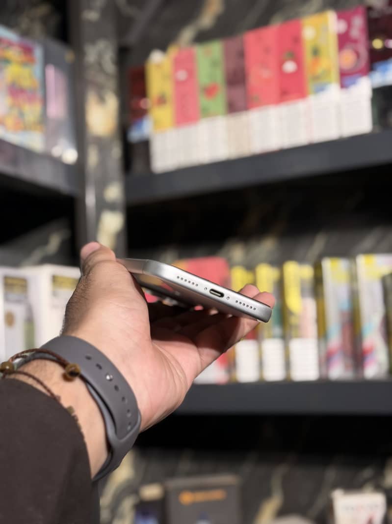 Apple iPhone 17 Pro Max 5