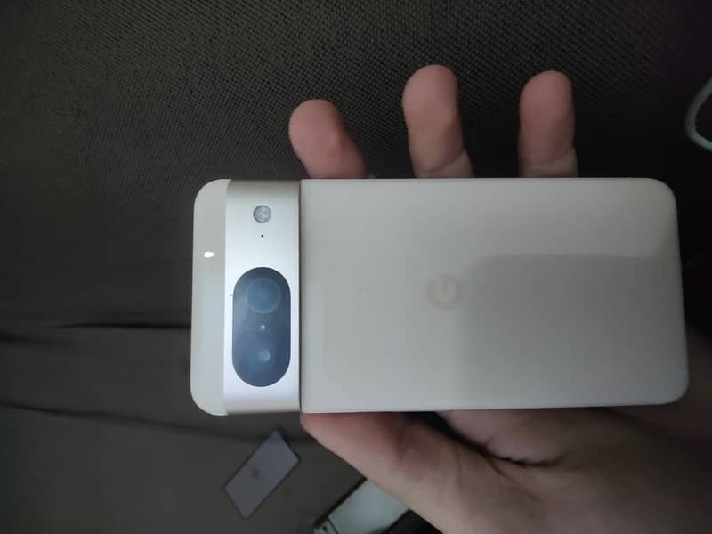 Google Pixel 8 4