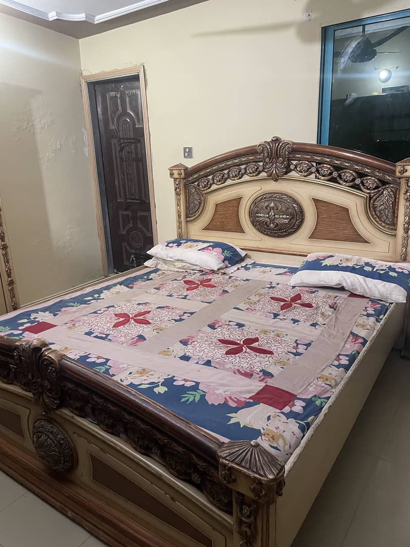 bed & wardrobe 0