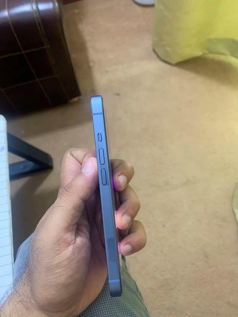 Apple iPhone 14 3