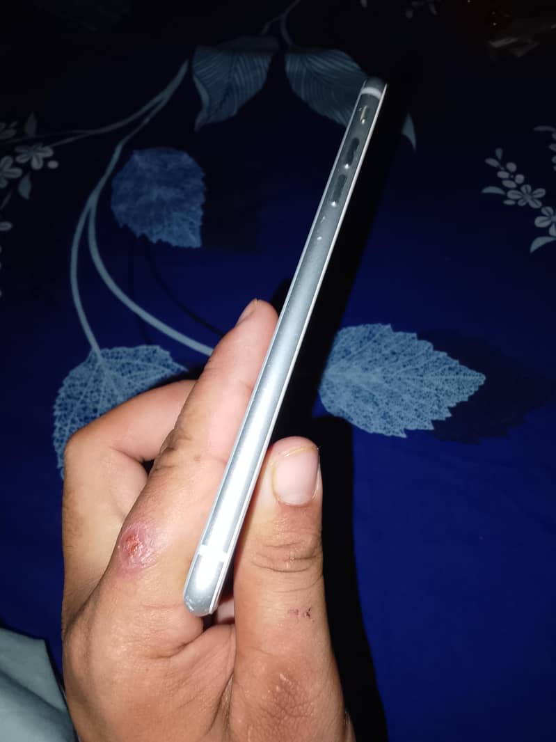 Apple iPhone 8 Plus 1