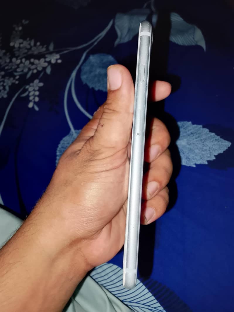 Apple iPhone 8 Plus 3