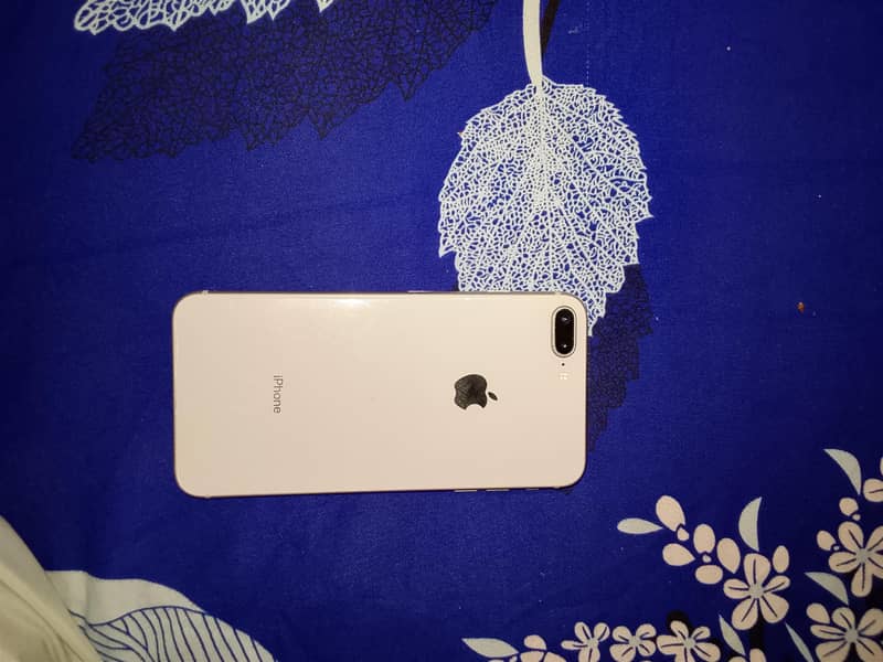 Apple iPhone 8 Plus 4