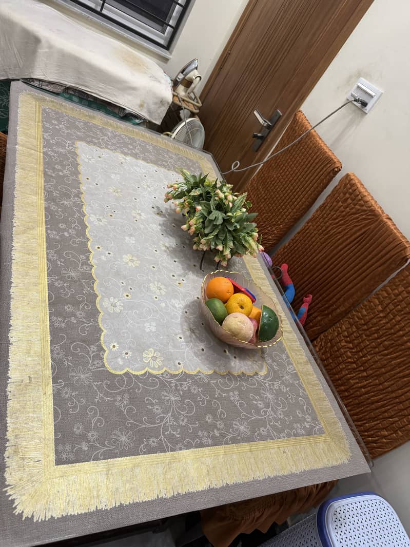 Dining table 0