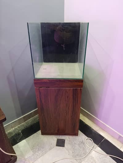 fish tank for sale size 18'/18"/18" cube 10/10 condition