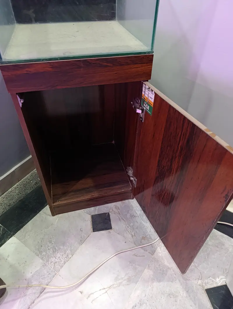 fish tank for sale size 18'/18"/18" cube 10/10 condition — photo 3