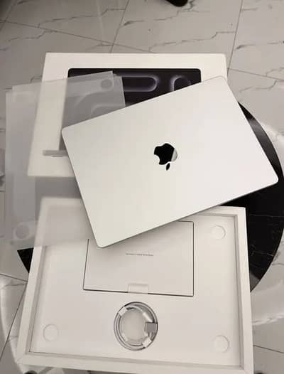 Apple MacBook Pro M2 Max 1TB SSD ( M1.2. 3.4pro. Max. Air