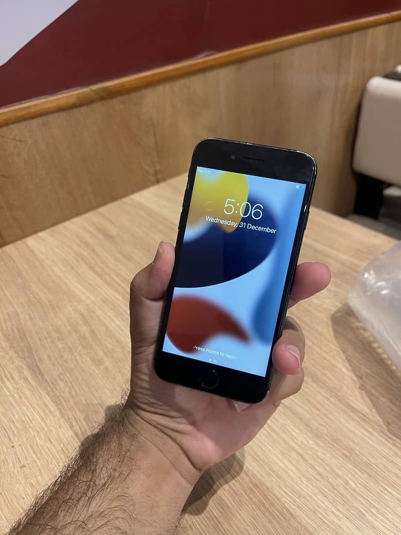 Apple iPhone 7 1