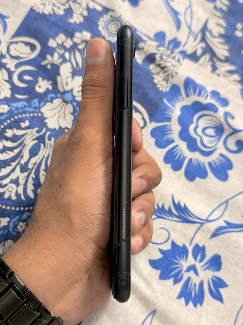 iPhone xR 5
