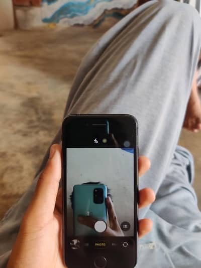 Apple iPhone SE