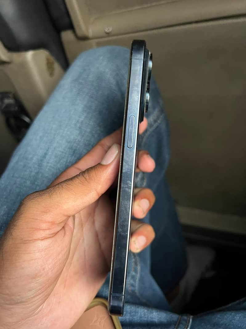 Apple iPhone 15 Pro Max 1