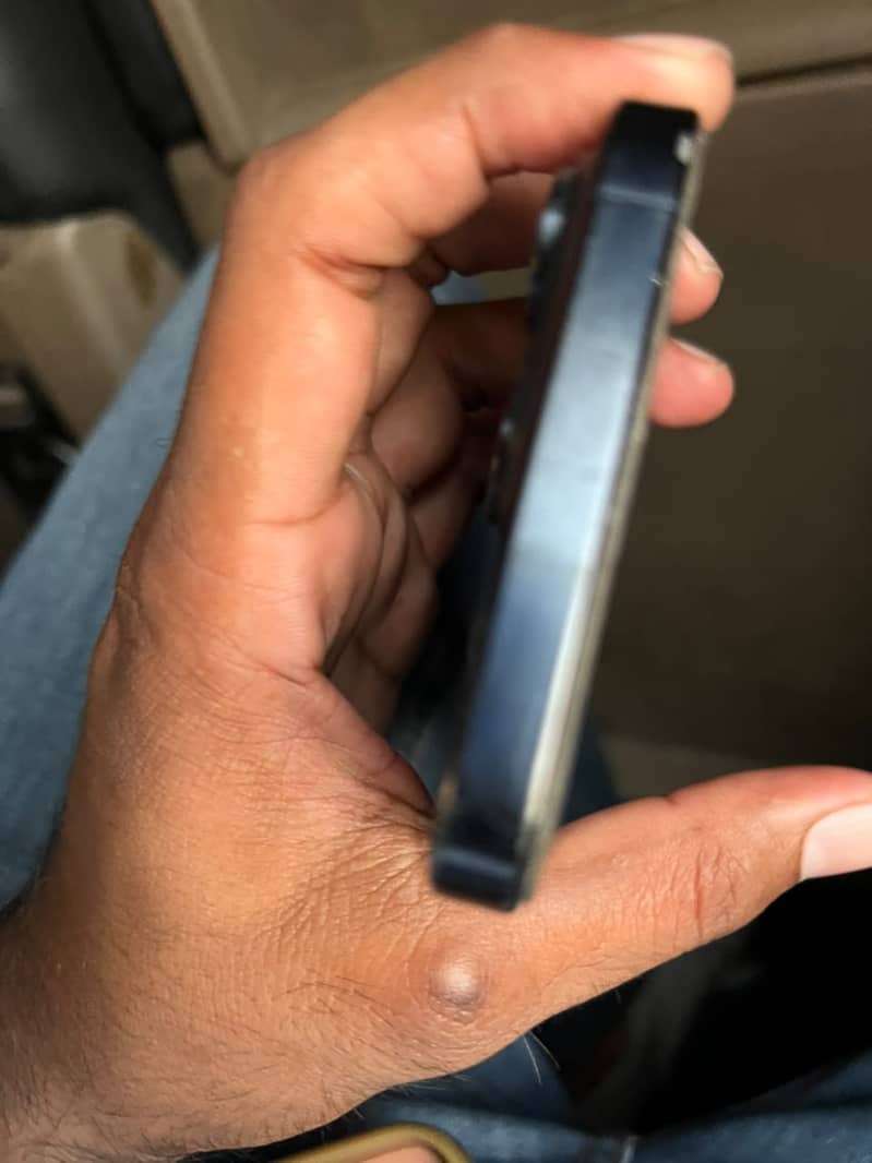 Apple iPhone 15 Pro Max 4