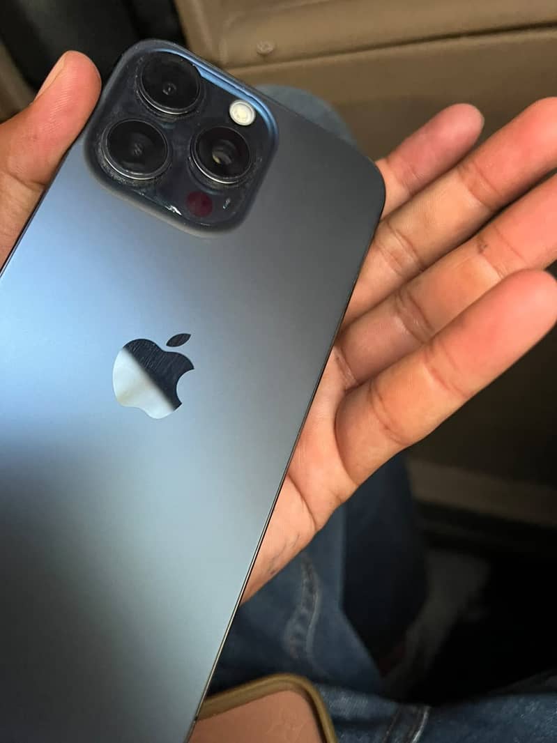 Apple iPhone 15 Pro Max 6