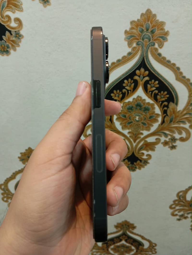 Apple iPhone 14 Pro 0