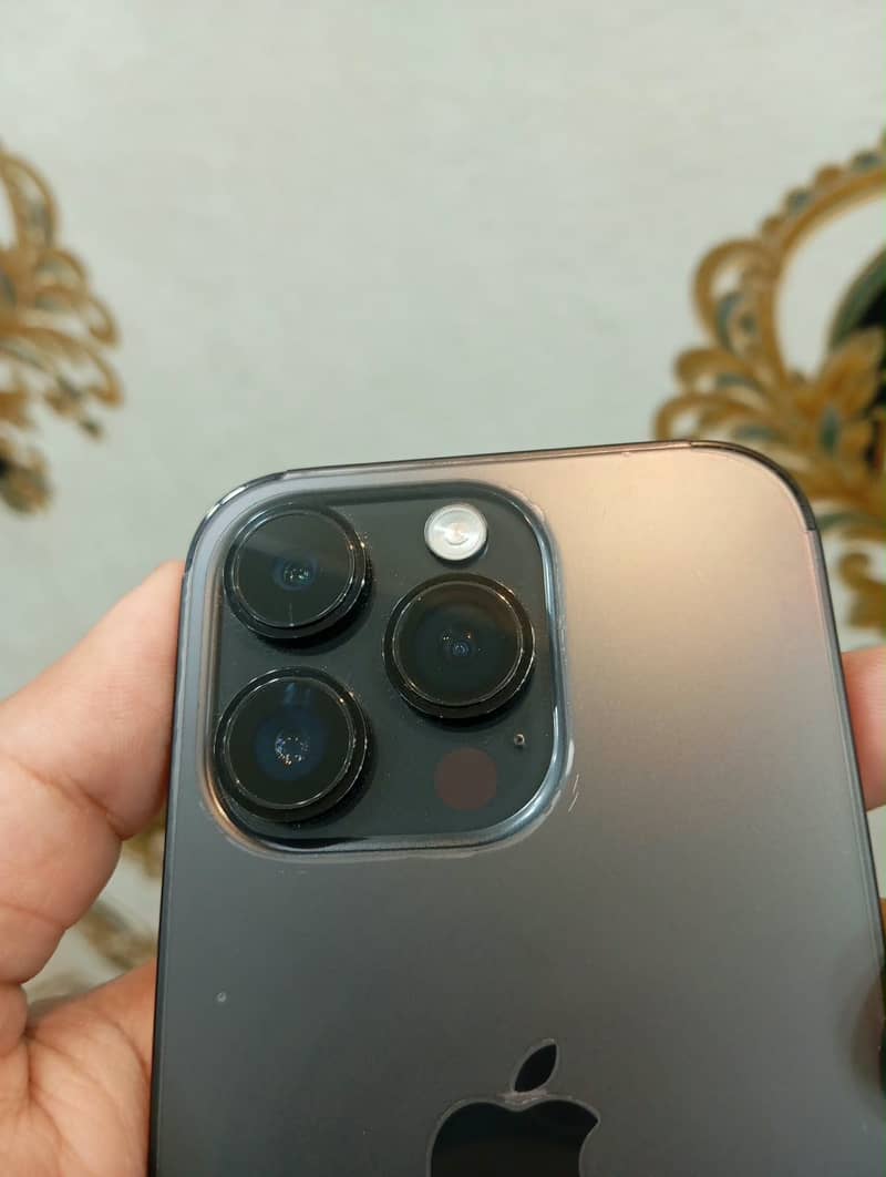 Apple iPhone 14 Pro 1