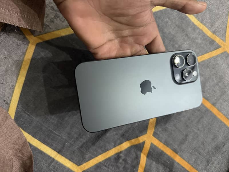 Apple iPhone 16 Pro Max 0