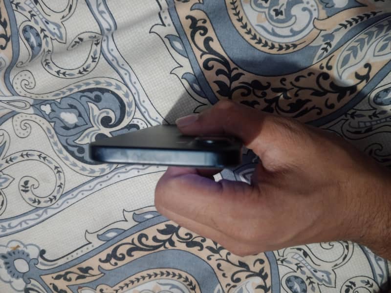 Apple iPhone 16 1