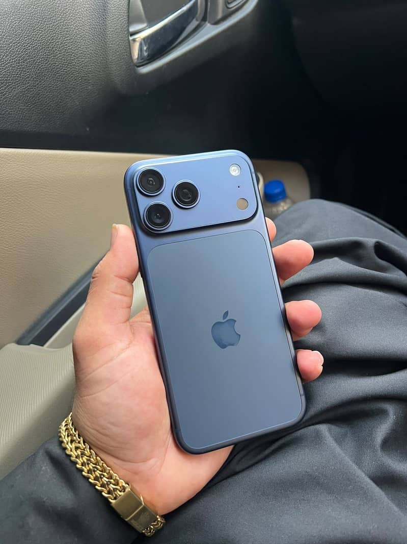 Apple iPhone 17 Pro Max 1