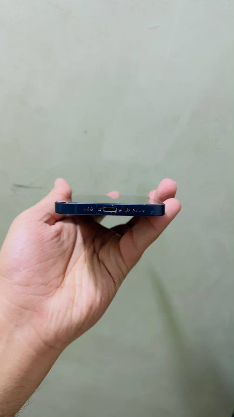 Apple iPhone 12 6