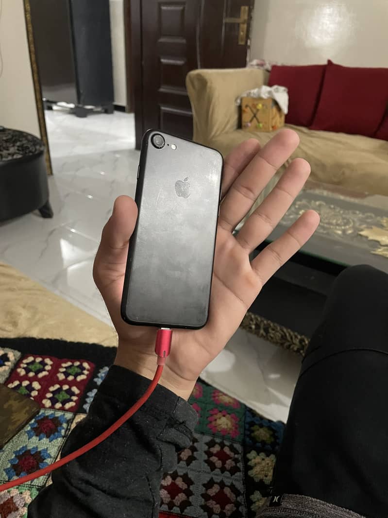 Apple iPhone 7 1
