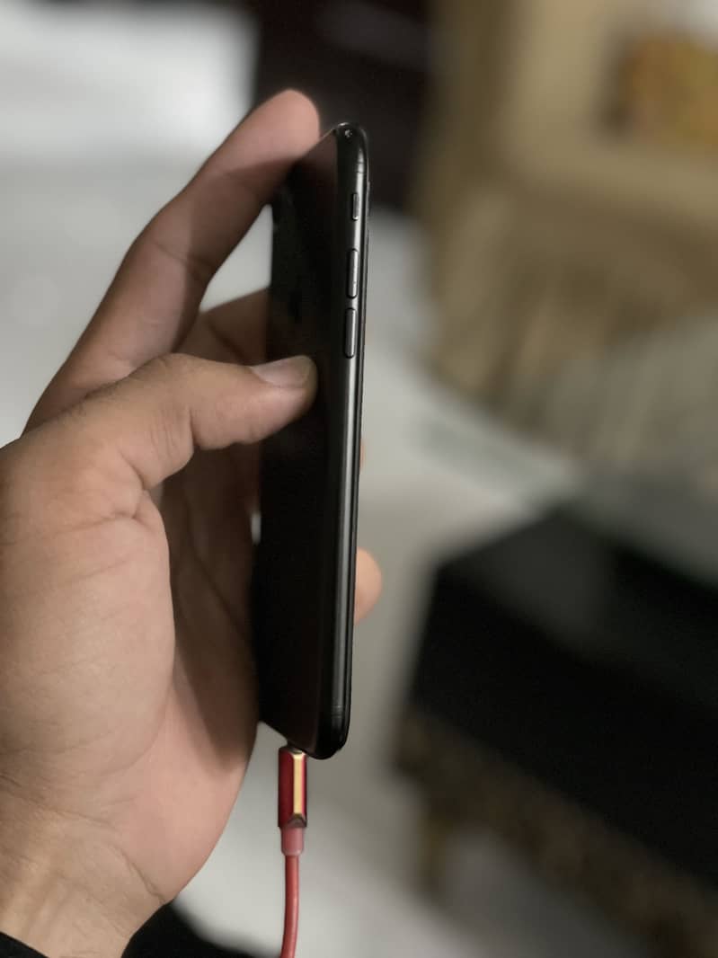 Apple iPhone 7 3