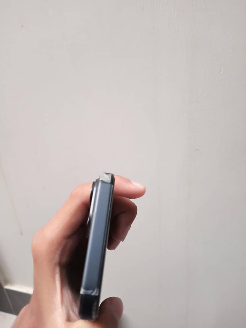Apple iPhone 15 4