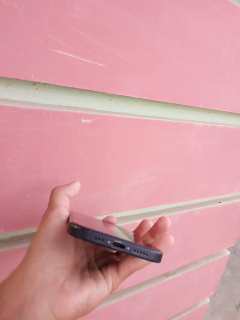 Apple iPhone 15 14