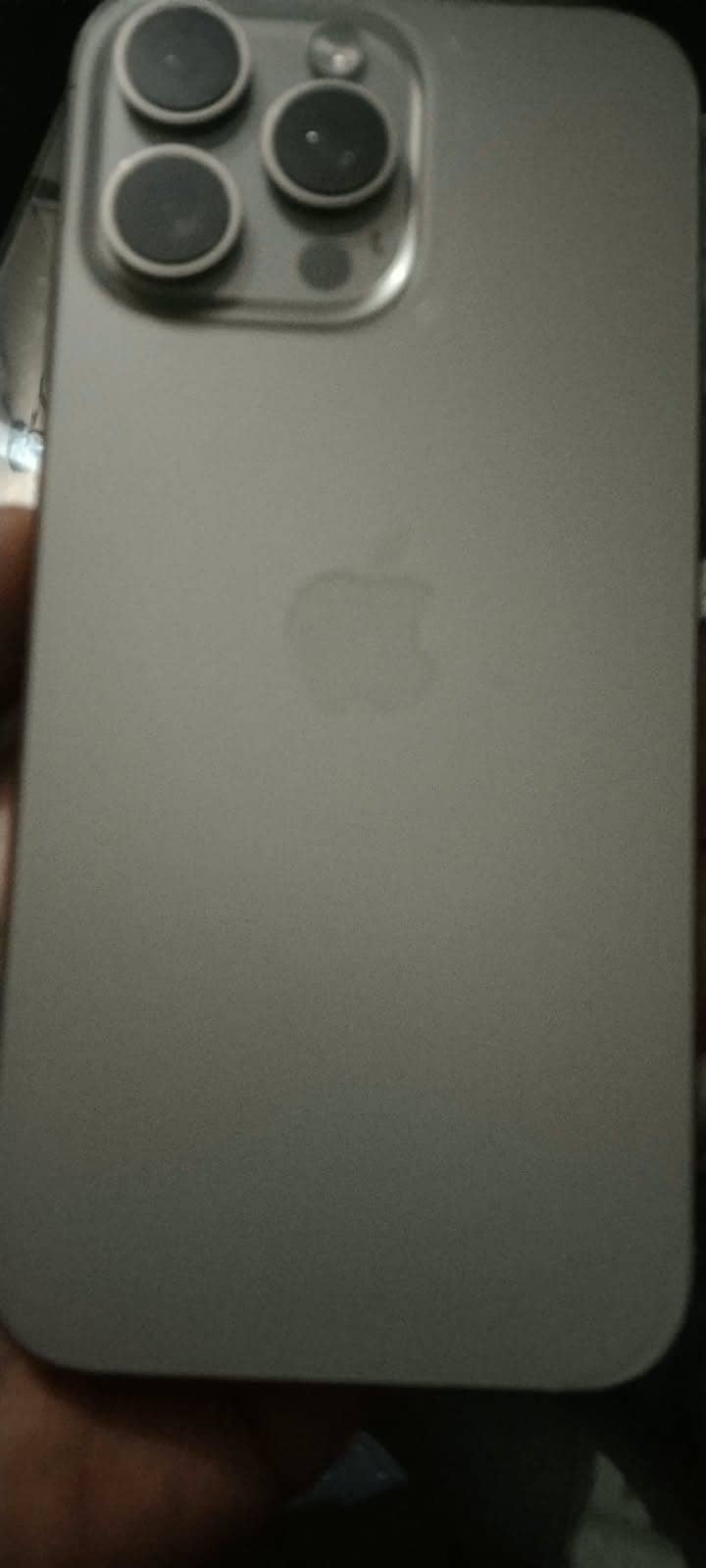 iPhone 16 Pro Max 2