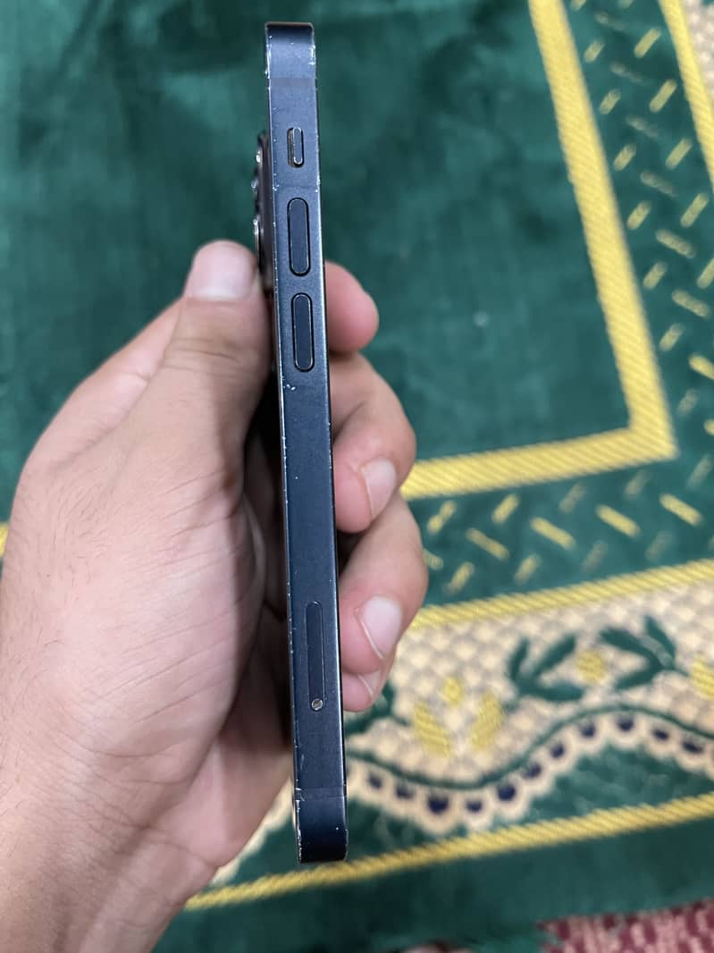 Apple iPhone 13 mini 4