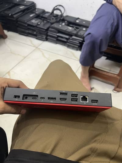 THINKPAD UNIVERSAL THUNDERBOLT 4