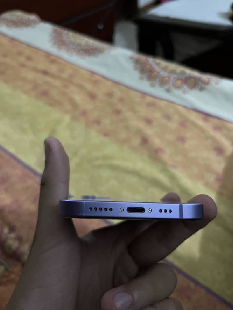 Apple iPhone 12 4