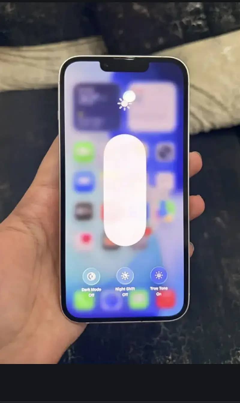 Apple iPhone 13 8