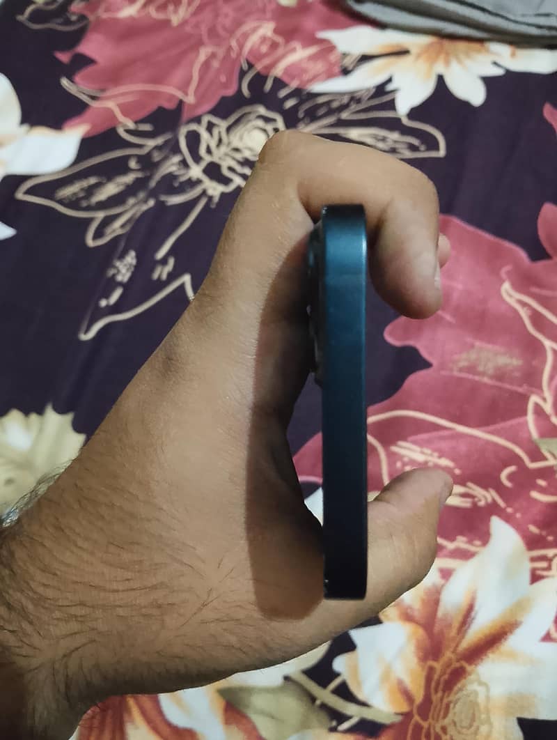 Apple iPhone 13 3