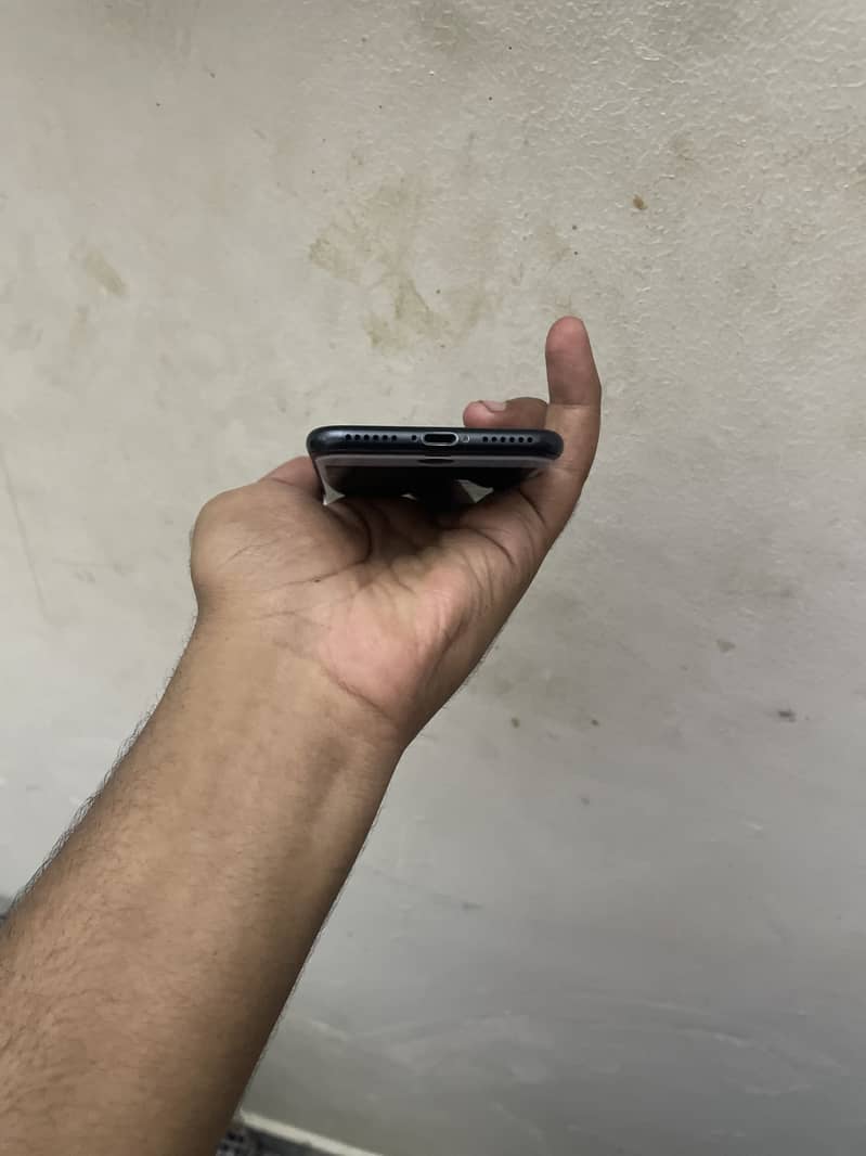 Apple iPhone 7 0
