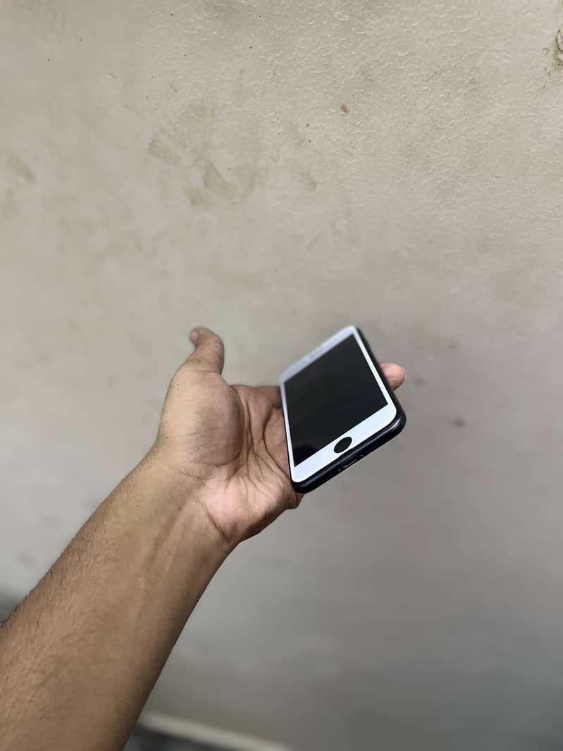 Apple iPhone 7 1