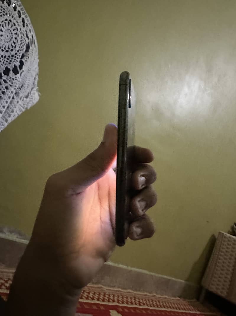Apple iPhone X 3
