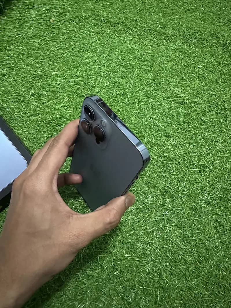 Apple iPhone 13 Pro Max 4