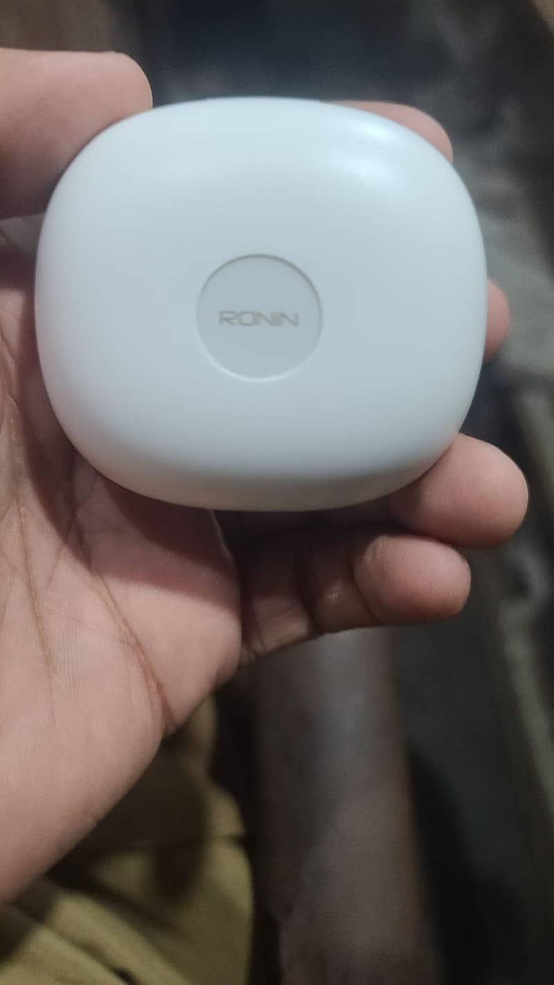 “RONN Wireless Earbuds – 10/10 Condition” 2