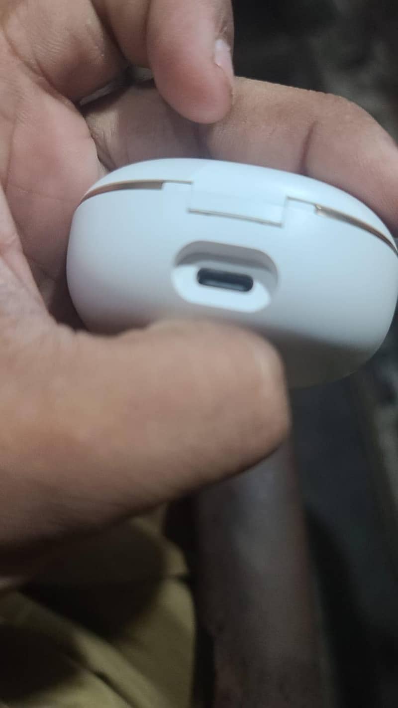 “RONN Wireless Earbuds – 10/10 Condition” 3