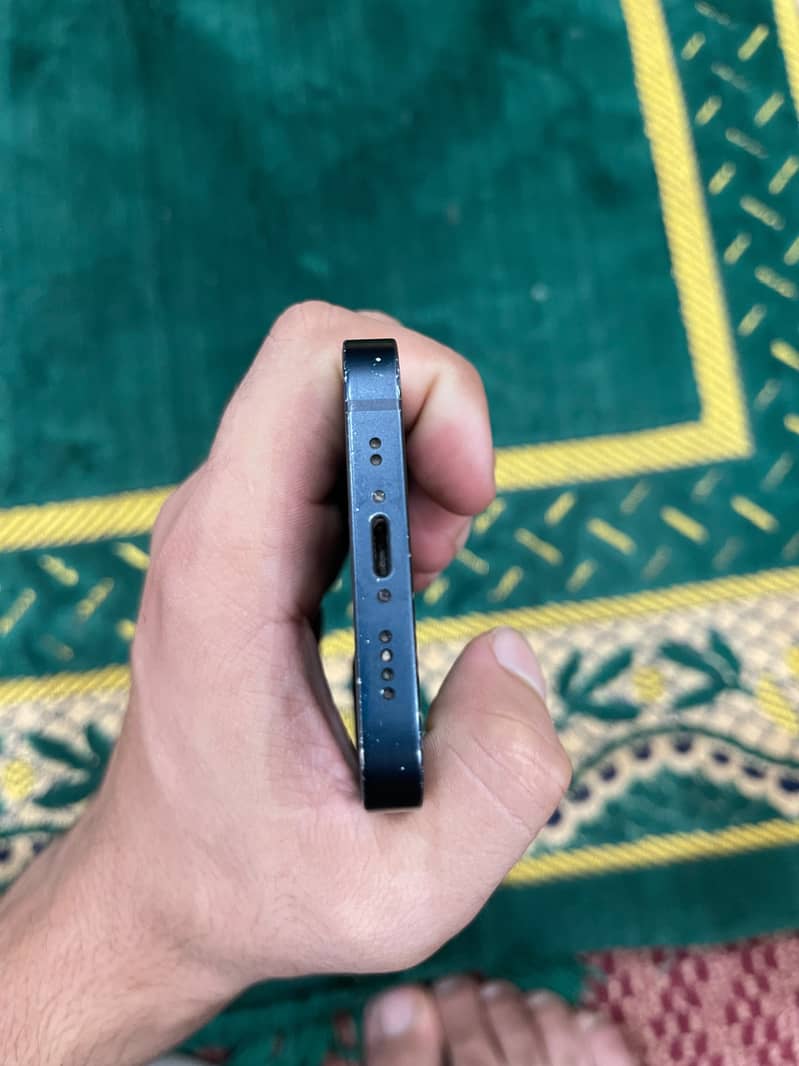 Apple iPhone 13 mini 4
